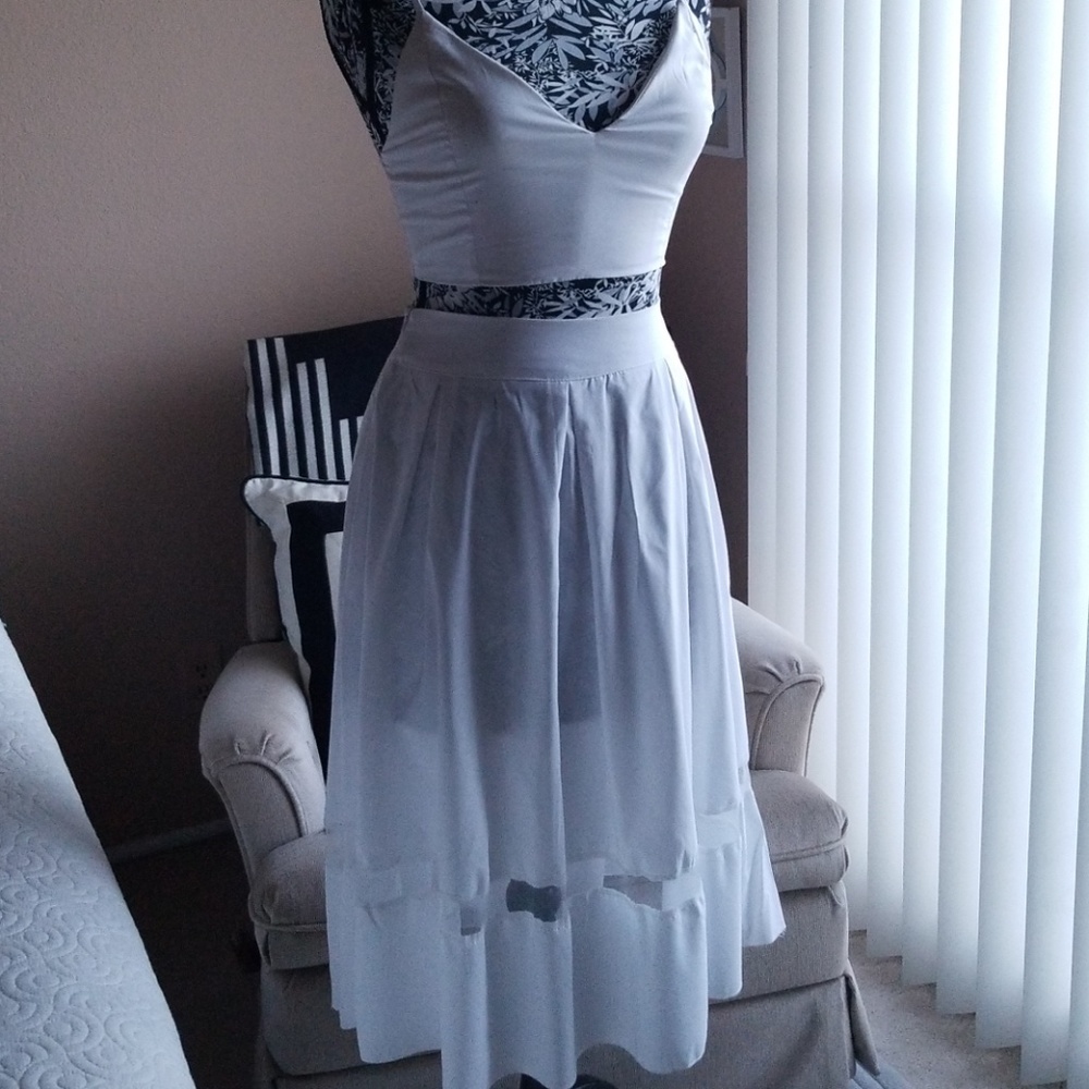 A line white mesh skirt and crop top - Picture 5 of 7